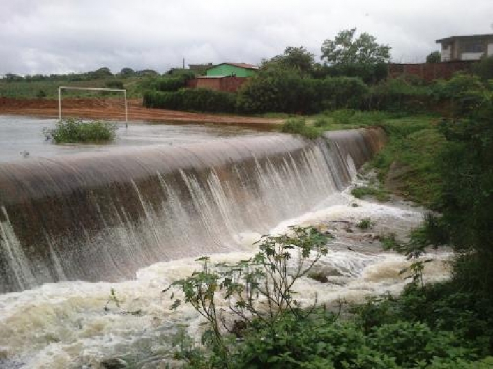 Testes apontam água de Tremedal e mais 271 cidades da Bahia como contaminada por agrotóxicos